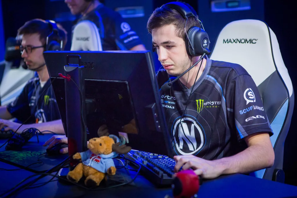 Кенни 'kennyS' Шраб