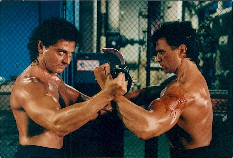 Непобедимая (1993)