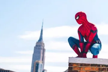 Косплей Spider-Man возвращается домой