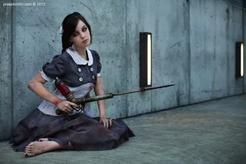 Косплей BioShock претворяется в жизнь при помощи Моники Ли