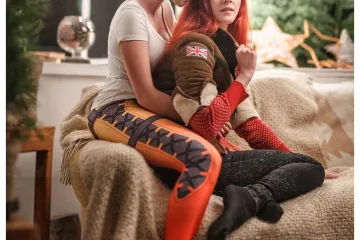Tracer и Emily празднуют Рождество в стиле Overwatch