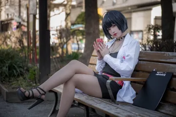 Отличный косплей на Punk Rock Doctor из Persona 5