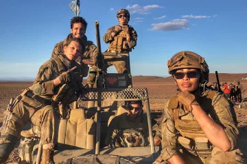 На фото экранизация фильма Monster Hunter больше походит на Call of Duty