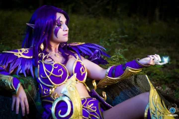 Победа в её руках: мистический косплей ночного эльфа-друида из Warcraft
