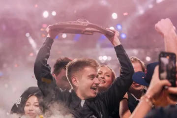 Команда OG выиграла 15 миллионов долларов в Dota 2 - The International