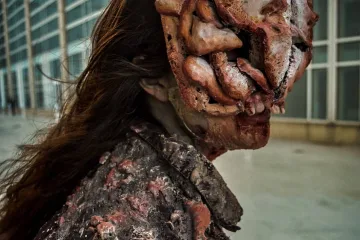 Косплей на щелкуна из The Last of Us выводит мутацию на новый уровень