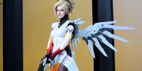 Косплей ангела из Overwatch