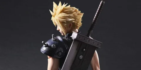 Косплеер персонажа из FFVII нашел способ повесить Бастер Меч на спину