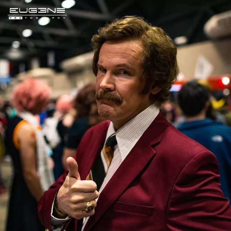 Быть на высоте с косплеем Anchorman