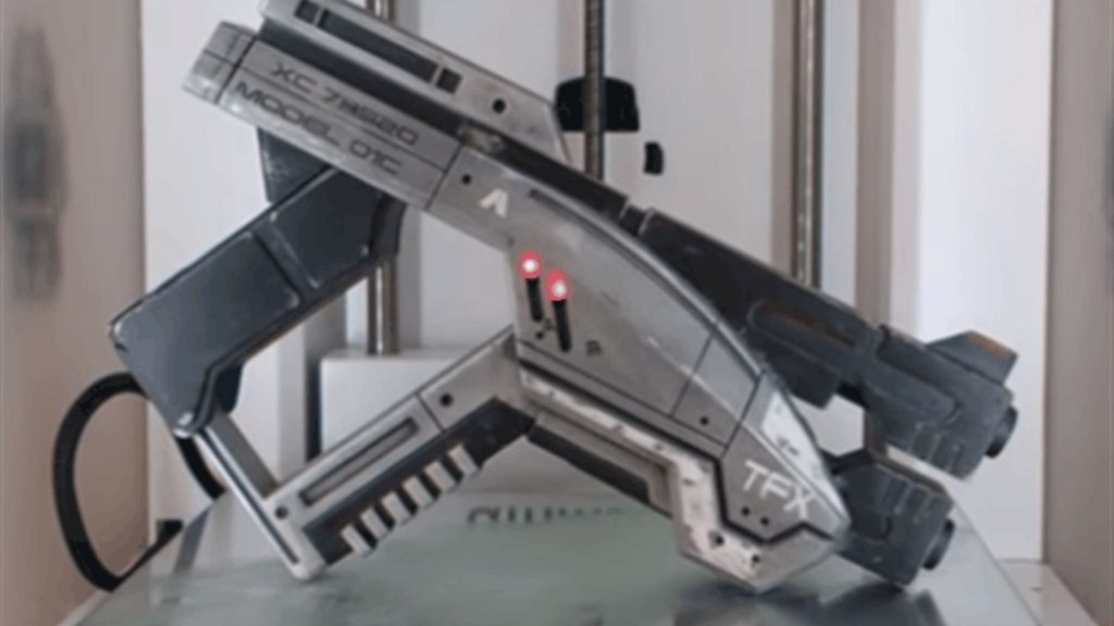 Эта модель пистолета из Mass Effect умеет складываться!