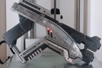 Эта модель пистолета из Mass Effect умеет складываться!