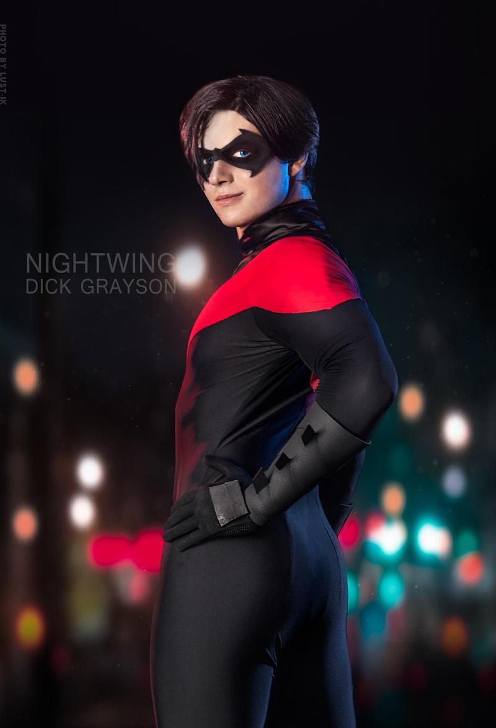 Female nightwing cosplay